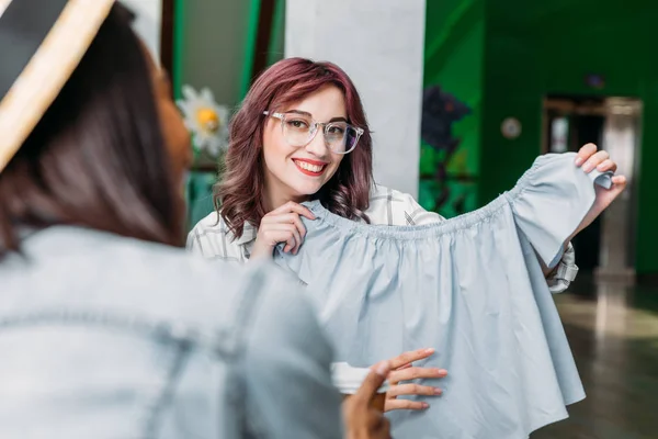 Young women in shopping mall — Stock Photo