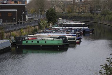 Güz Candem kanalında tekneler