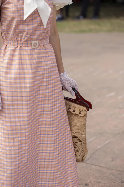 Vrouw Met Handschoenen Handtas — Stockfoto