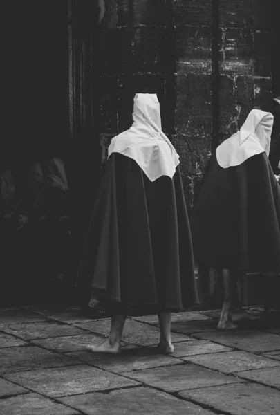 Menschen Mit Kapuzen Prozession Heilige Woche — Stockfoto