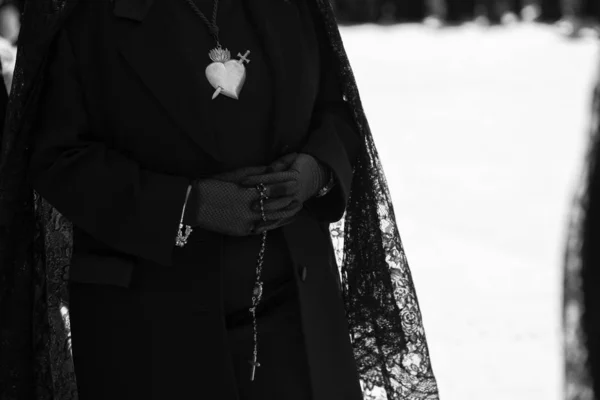 Manola Holding Rosary — Stock Photo, Image