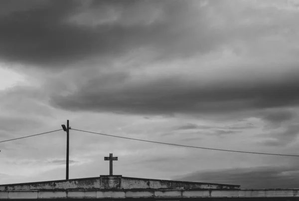 墓地上的十字架 — 图库照片
