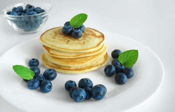 Blaubeer-Pfannkuchen Gourmet-Frühstück — Stockfoto