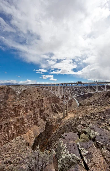 Ріо Гранде ущелині мосту в Таос Каунті, штат Нью-Мексико — стокове фото