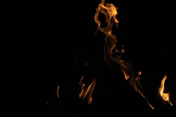 Oheň v noci — Stock fotografie