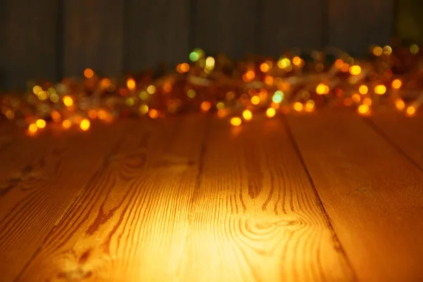 Sfondo in legno con luci luminose con uno spazio libero per il testo Foto Stock
