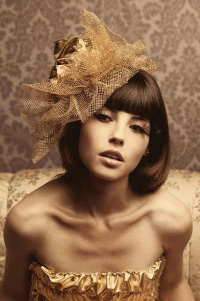 Portret Piękne Luksusowe Modele Czarujący Złocie — Zdjęcie stockowe
