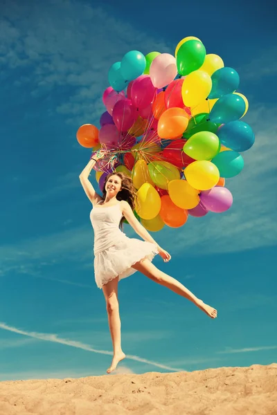 Skönhet Ung Snygg Kvinna Med Flerfärgade Rainbow Ballonger Händerna Mot — Stockfoto