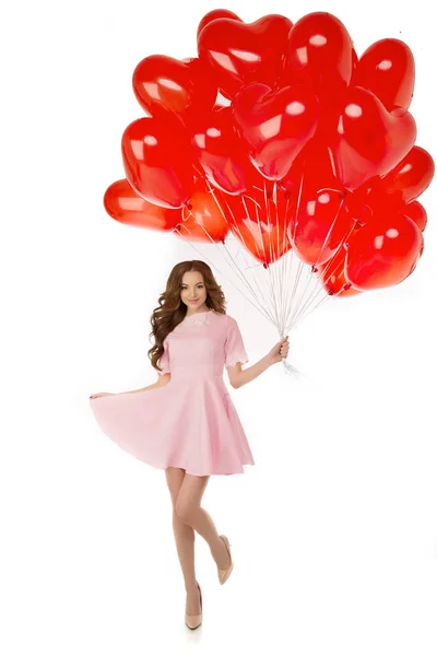 美丽的女孩 时尚的时装模特儿与气球在一个心脏的形状 情人节的女人爱的象征 — 图库照片