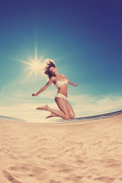 Uma Mulher Praia Jovem Menina Bonita Areia Junto Mar — Fotografia de Stock