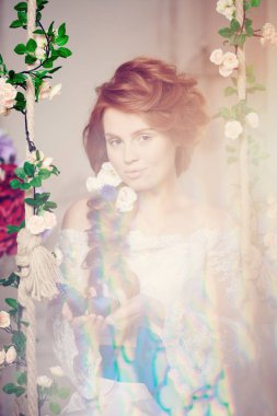 güzel bir gelin çiçekleri ile lüks iç