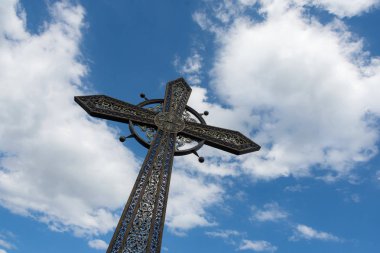 Gökyüzüne karşı geç