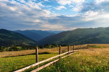 Karpatlar alanında günbatımı