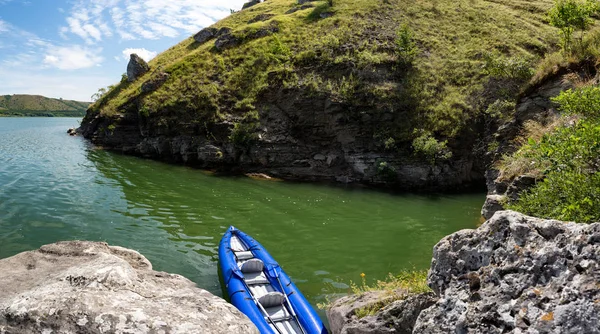 Kayak inflable en el río —  Fotos de Stock