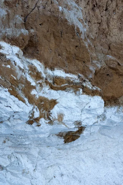 Caolino. Lo strato di argilla bianca in una cava abbandonata — Foto Stock