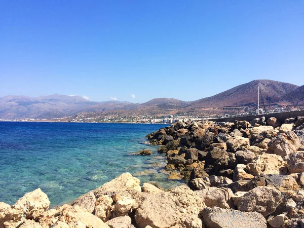 Mar, céu e costa em Creta, Grécia — Fotografia de Stock