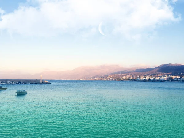 Mar, céu e costa em Creta, Grécia — Fotografia de Stock