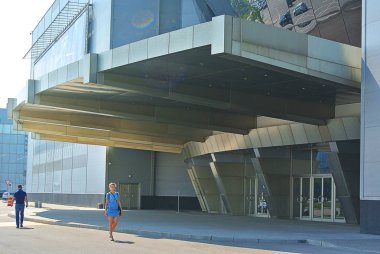 Moskova'da bina girişine modern Cam