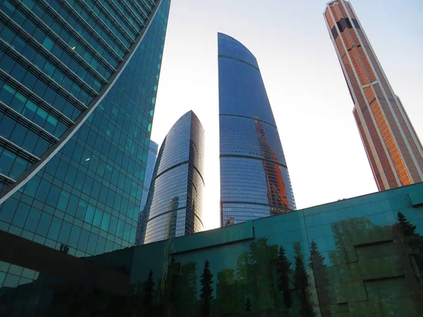 Nya höga skyskrapor Moskva-City — Stockfoto