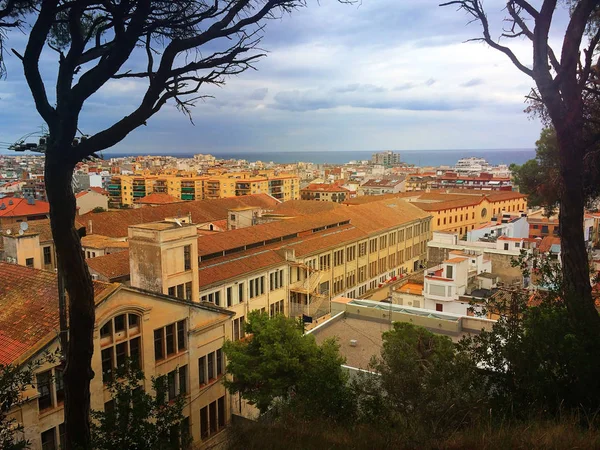 Uitzicht over de oude middeleeuwse Spaanse stad — Stockfoto