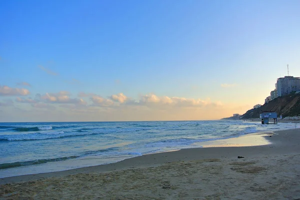 The Israeli shore. Jaffa. Israel. The Mediterranean Sea — Stock Photo, Image