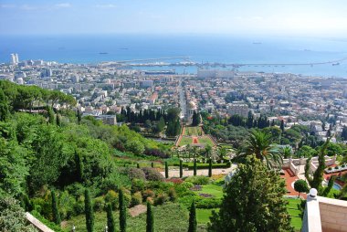 Panorama Haifa ve Bahai bahçeleri ve Bahai Tapınağı görünümünü. İsrail