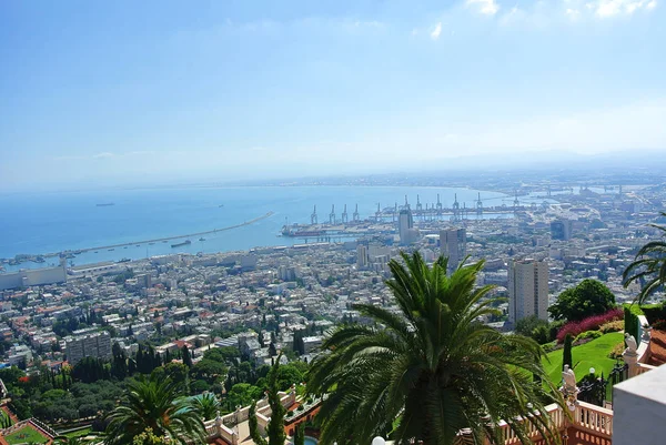 Panorama de Haifa y vista de los Jardines Bahai y el Templo Bahai. Israel —  Fotos de Stock