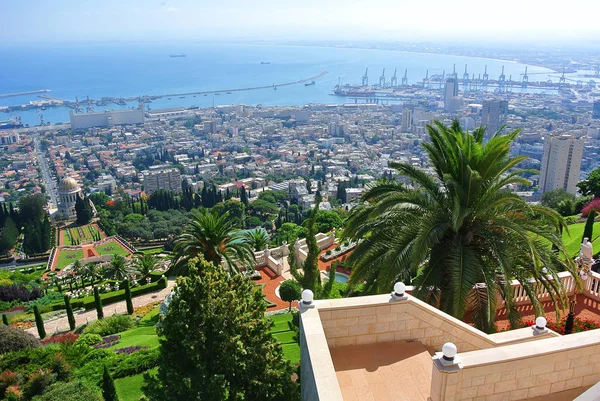 Panorama of Haifa and view of the Bahai Gardens and the Bahai Temple. Israel — Stock Photo, Image