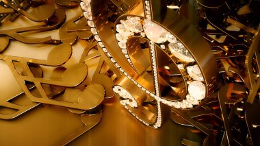 müzikal bir tiz nota anahtarı ve düşen notlar 3D render