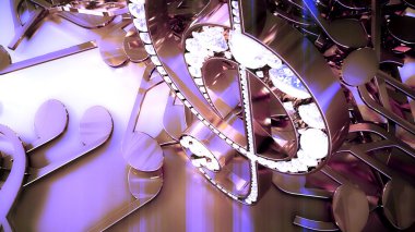 müzikal bir tiz nota anahtarı ve düşen notlar 3D render