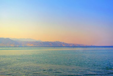 Kızıldeniz. Eilat. İsrail. Aqaba Körfezi 'nin kıyısı