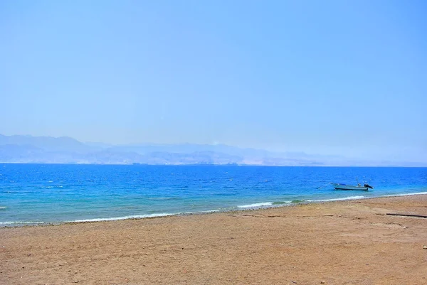 Kızıldeniz. Eilat. İsrail. Aqaba Körfezi 'nin kıyısı — Stok fotoğraf