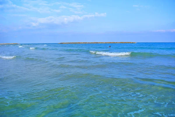 Paisaje marino. Mar Mediterráneo. La playa de Tel Aviv. Israel — Foto de Stock