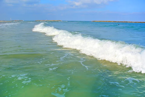 Paisaje marino. Mar Mediterráneo. La playa de Tel Aviv. Israel —  Fotos de Stock