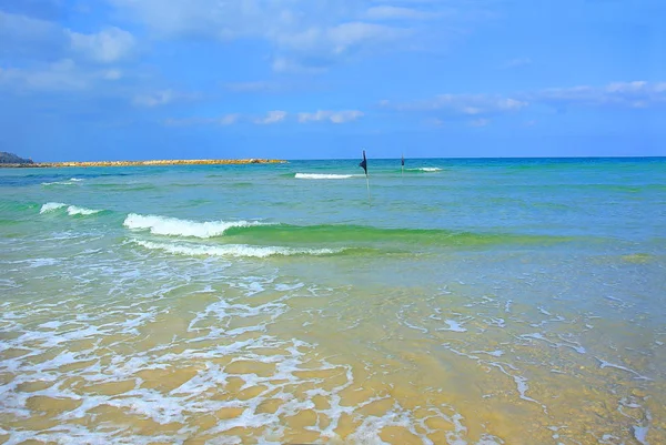 Zeegezicht. Middellandse Zee. Het strand van Tel Aviv. Israël — Stockfoto