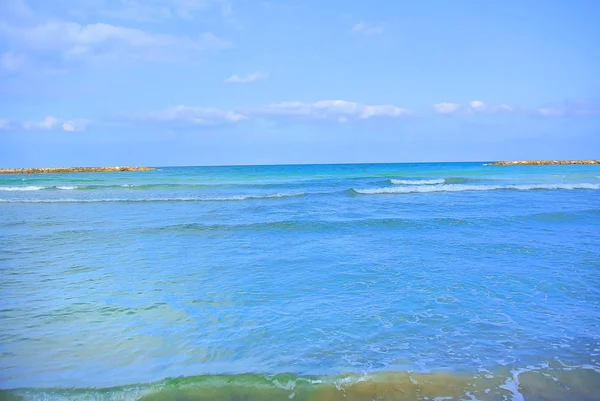 海の風景。地中海。テルアビブのビーチ。イスラエル — ストック写真