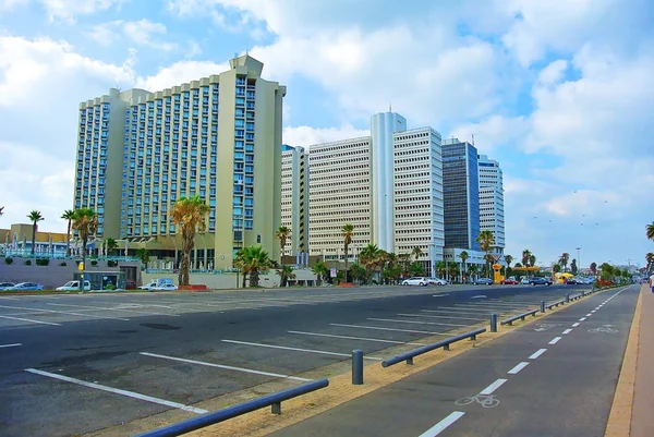 Utcáin Tel-Aviv. A Földközi-tenger partja. Izrael — Stock Fotó