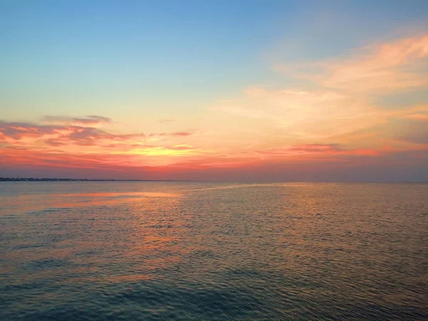 Rimini Rıhtımlar üzerinde akşam günbatımı. İtalya — Stok fotoğraf