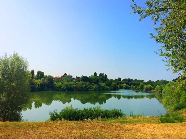 Doğa İtalya parlak renkler. Rimini şehir