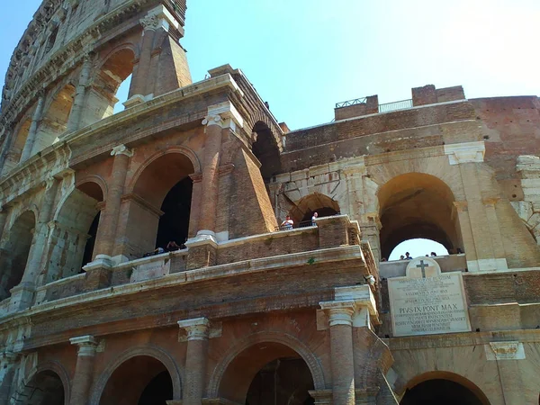 Kolosea. Řím. Starověký architektonický orientační bod — Stock fotografie