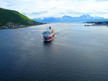 Bir görünümünü kayan bir gemi. Tromso. Norveç