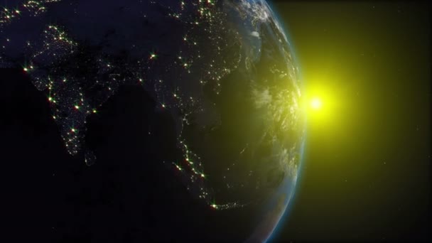 現実的な地球 星空と太陽 ループ の背景空間内で回転します 地球という惑星に変更があるの昼と夜 連続ループで正しい回転と 夜の照明が付いている都市があります — ストック動画