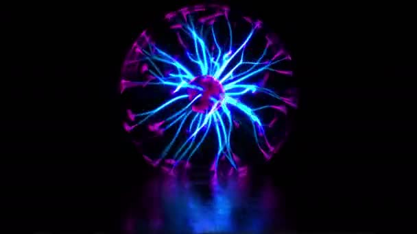 Plasma Kugelentladungslampe Mit Hochspannungsblitz Experimente Mit Einer Elektrischen Tesla Spule — Stockvideo