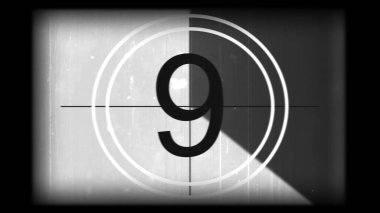 Tek renkli evrensel geri sayım film liderinin 3 boyutlu canlandırması. 10 'dan 0' a geri sayım saati. Detaylar, çizikler, çizikler, toprak, keçeli kalemler ve film tahıllarıyla dolu eski filmin efekti
