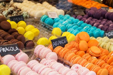Piyasada farklı tat renkli macarons