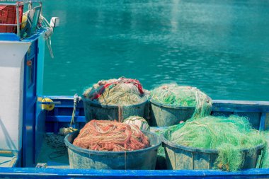 Balıkçıların ağları Port bir balıkçı teknesinde 