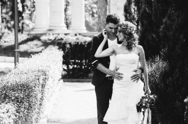 evli çift birbirlerine iz sarılma