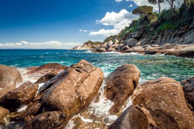 Elba Adası 'ndaki kayalar