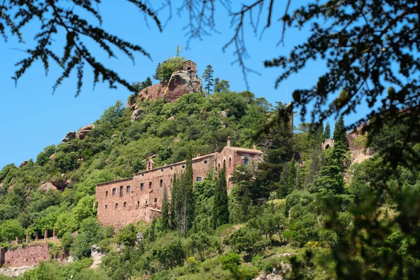 Tarragona, Spanyolország Catalunya, fő bildi a kolostor Escornalbou — Stock Fotó