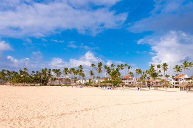 Punta Cana, La Altagracia, Dominik Cumhuriyeti kumlu plaj manzarası. Metin için yer kopyalayın.                       